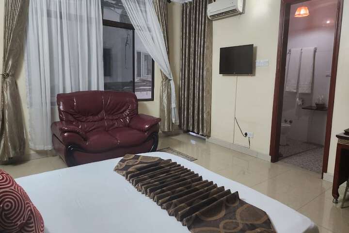 Room 33 of 67