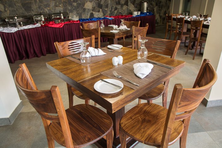 Dining 14 of 17