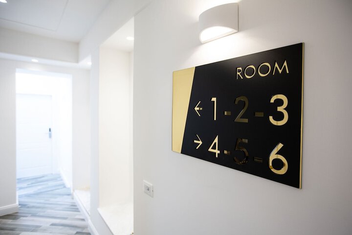 Ballroom/Hall 71 of 74