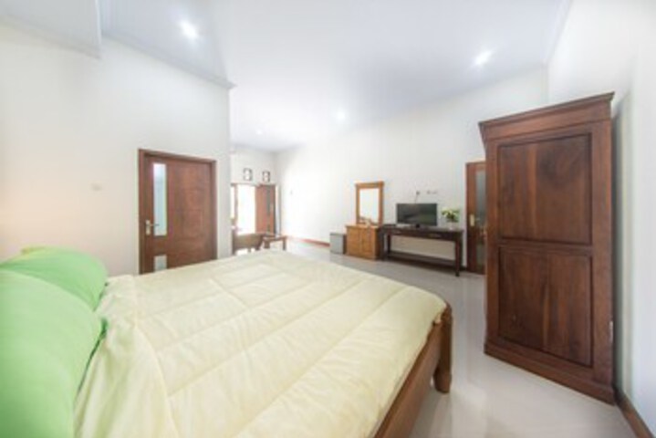 Room 9 of 29
