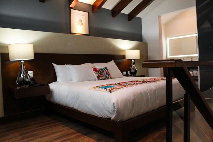 Room 4 of 103