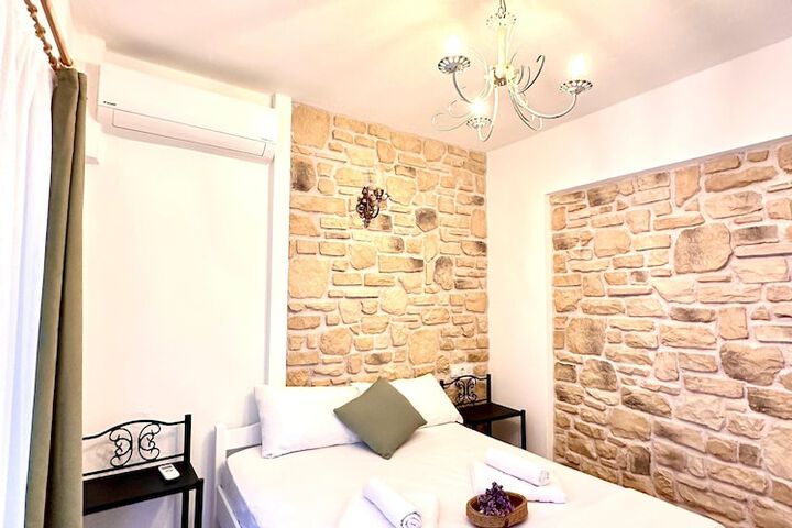 Room 14 of 27