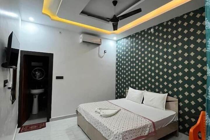 Room 3 of 15