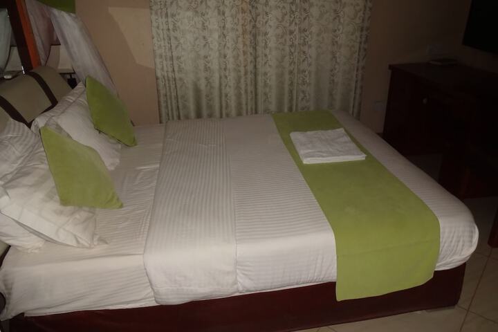 Room 10 of 31