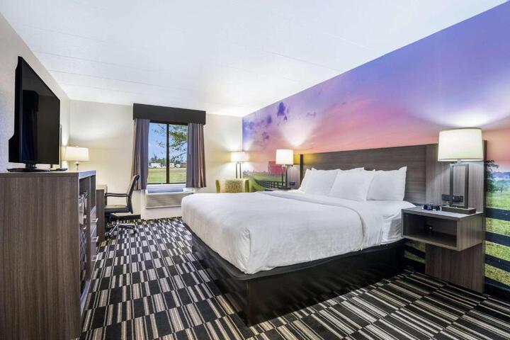 1 King Bed (1 of 6)