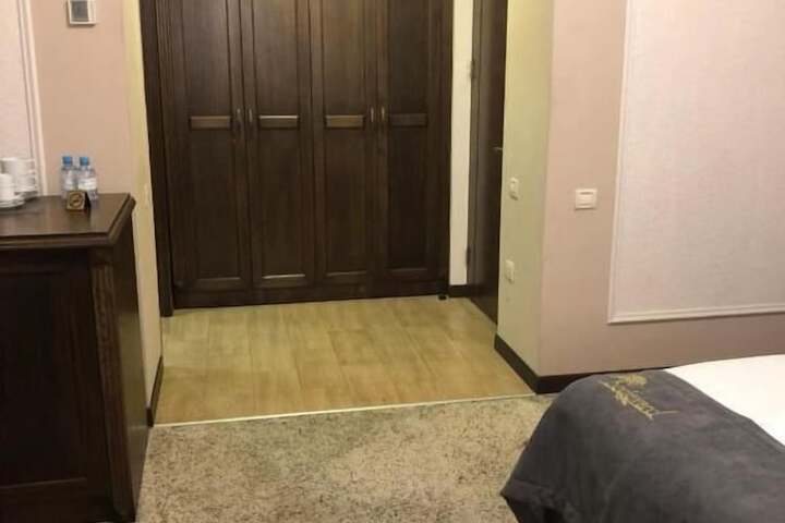 Room 17 of 47