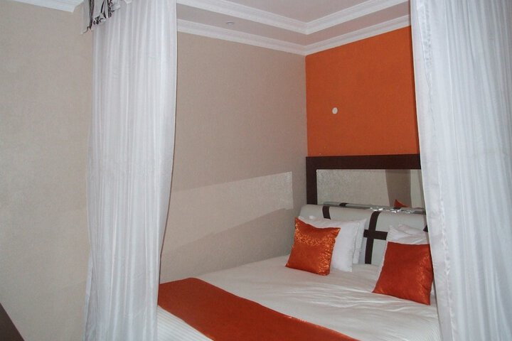 Room 5 of 31
