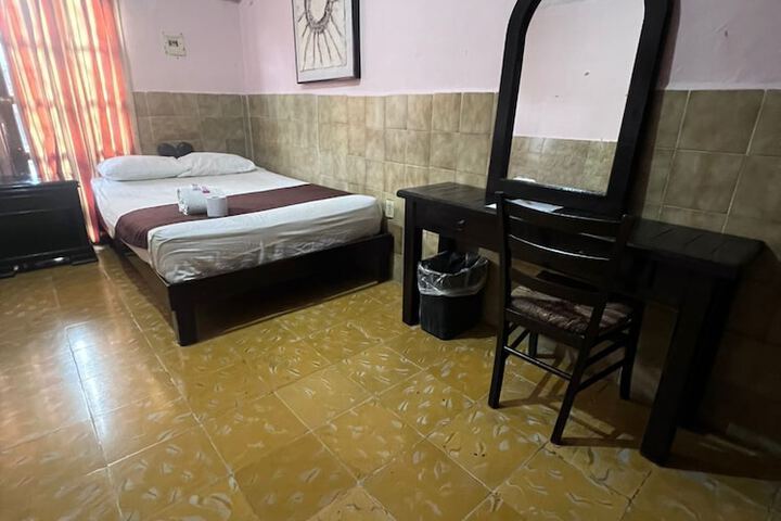 Room 18 of 38