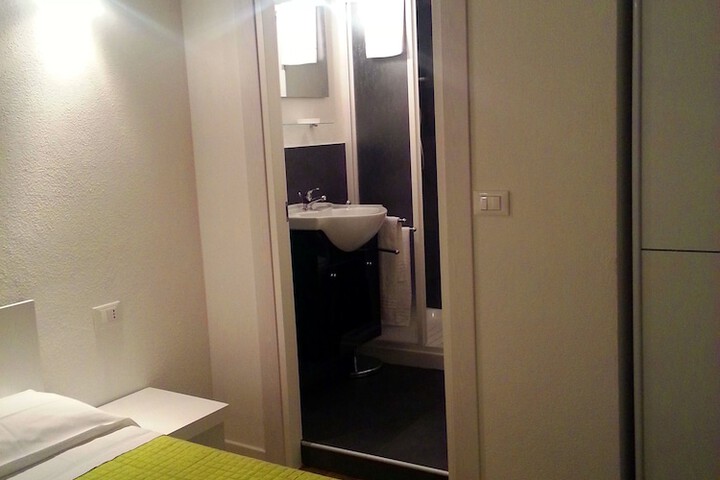 Room 32 of 33