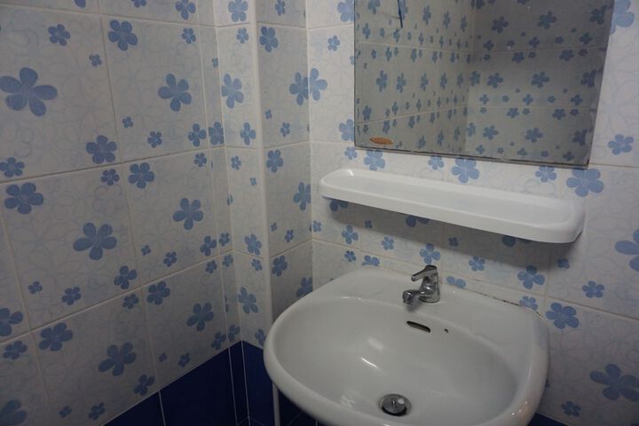 Room 13 of 18