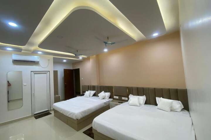 Room 7 of 14