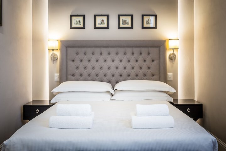 Room 32 of 60