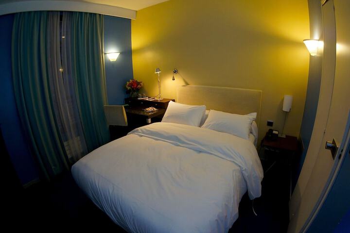 Room 18 of 37