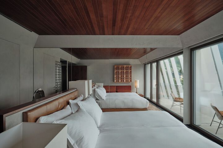 Room 11 of 42