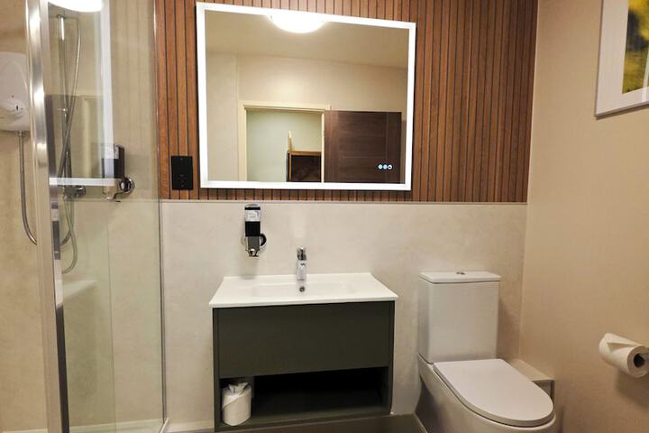 Room 13 of 27