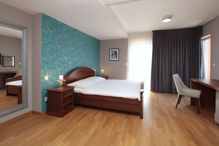 Room 5 of 36