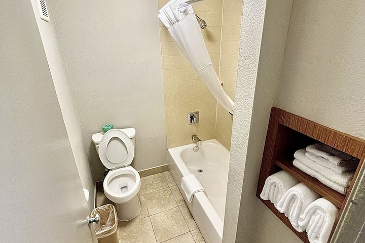 1 Double Bed Mobility Accessible Roll in Shower (15 of 21)