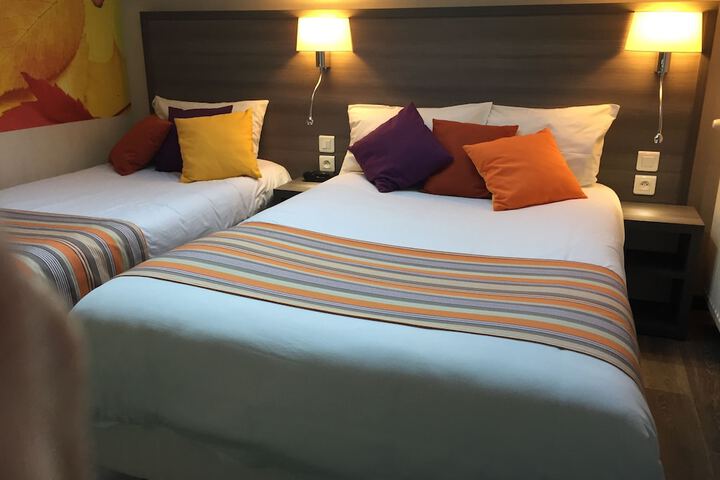 Room 10 of 40