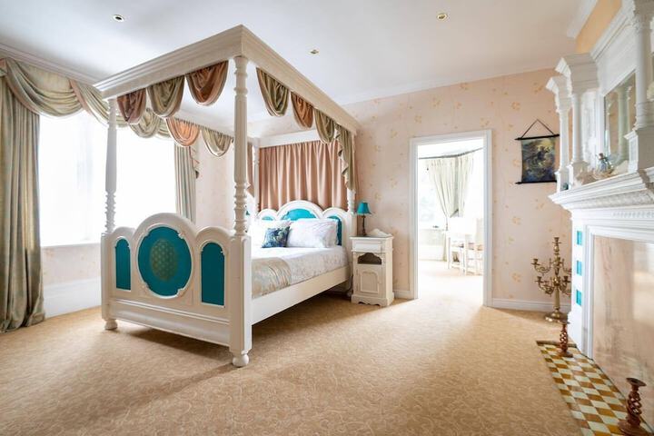 Room 3 of 229