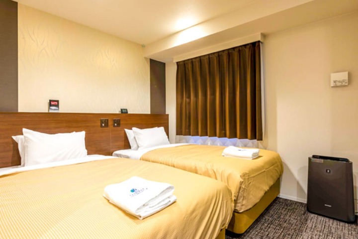 Room 4 of 18
