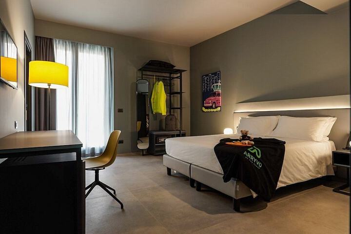 Room 6 of 37