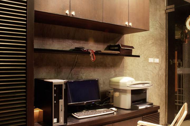 Business Center 23 of 28