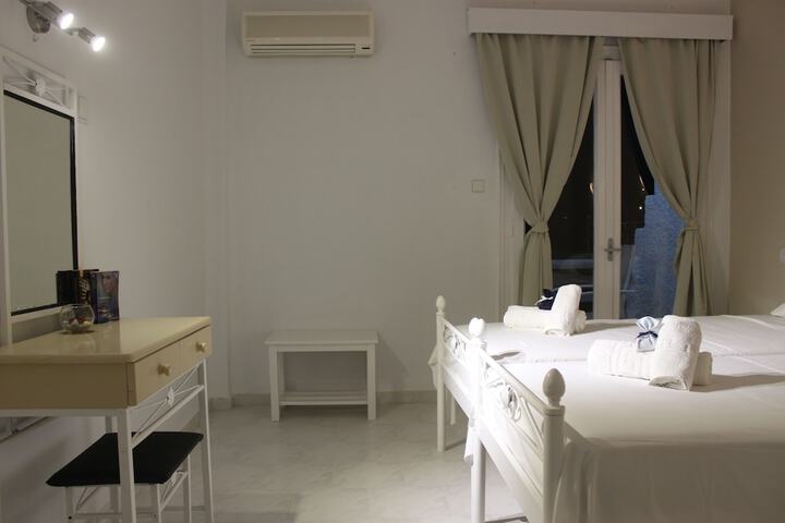 Room 7 of 37
