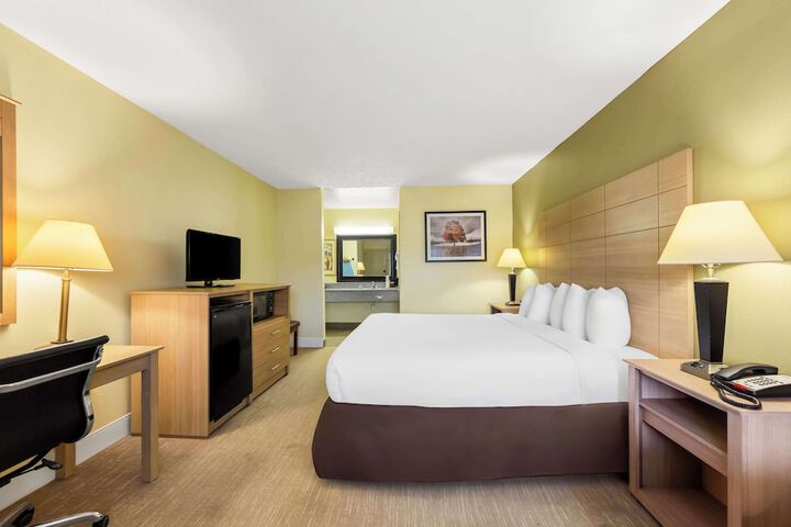 Room 16 of 25