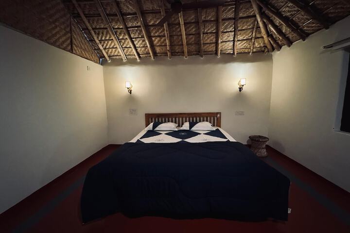 Room 5 of 16