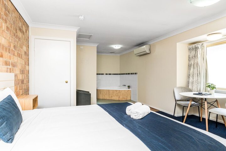 Room 11 of 71
