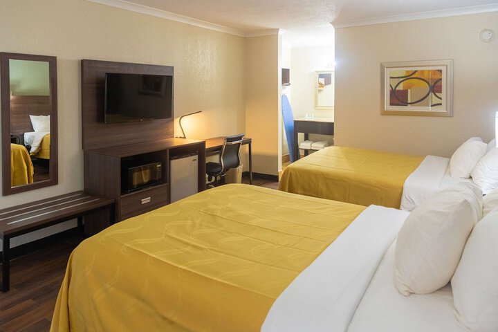 1 King Bed (29 of 31)