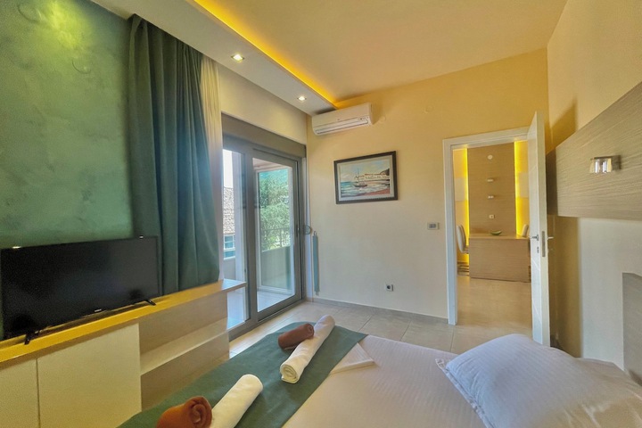 Room 10 of 119