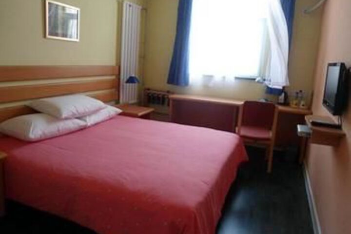 Room 11 of 30