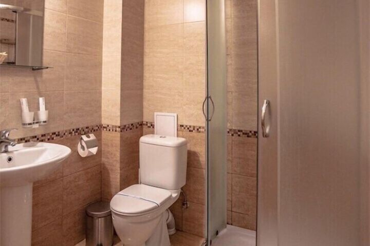 Room 15 of 18