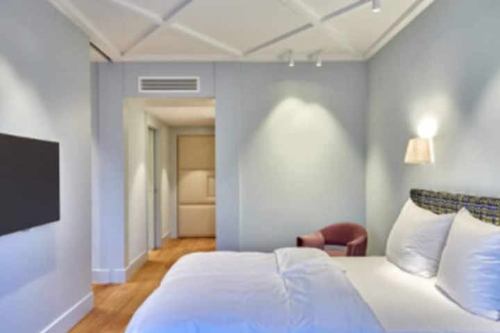 Room 35 of 77