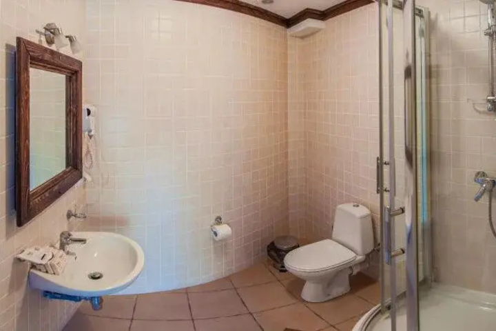 Room 9 of 21