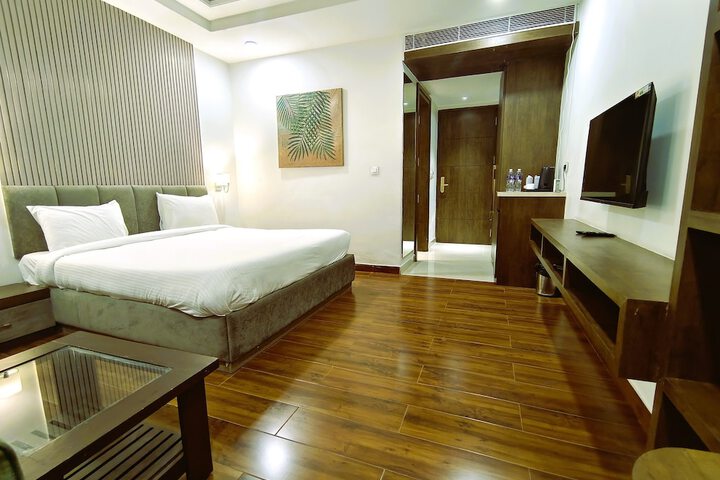 Room 12 of 19