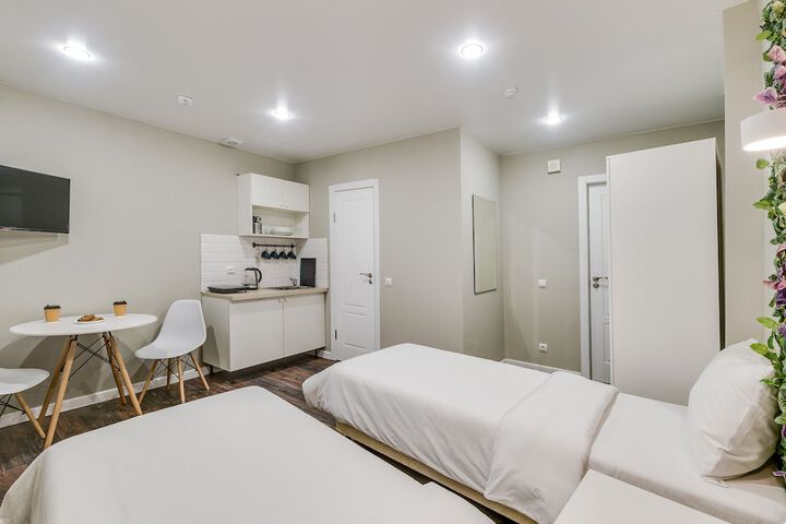Room 8 of 12