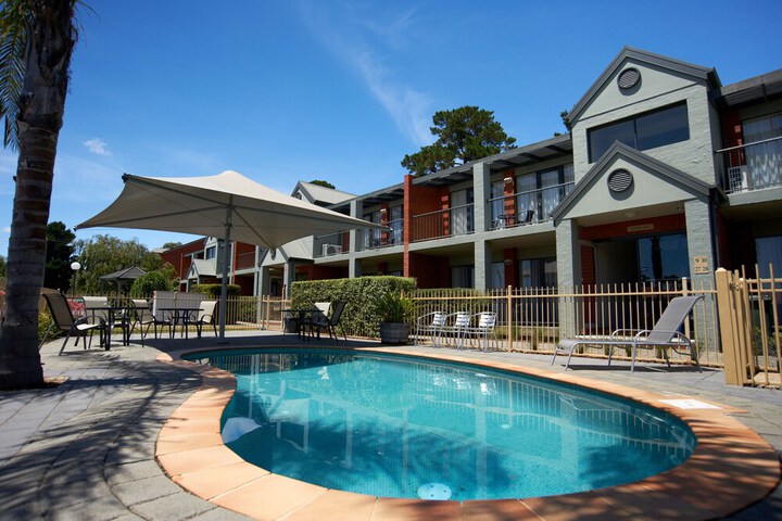 Hotel Pool