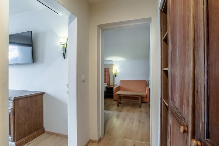 Room 73 of 184