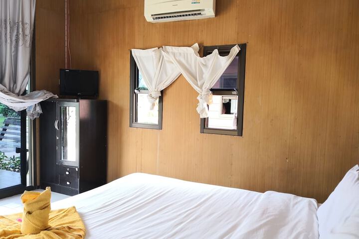 Room 4 of 15