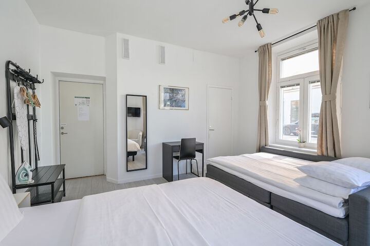 Room 8 of 75