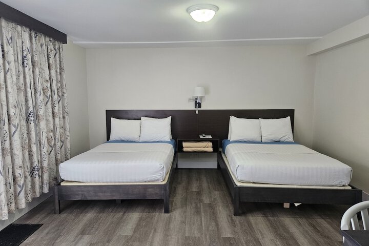 2 Double Beds (8 of 11)