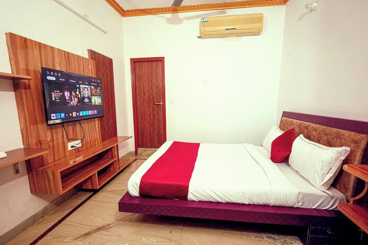 Room 13 of 28