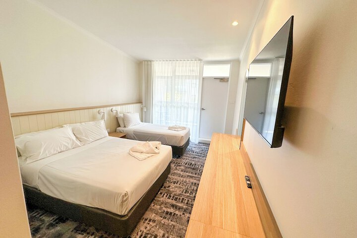 Room 4 of 17