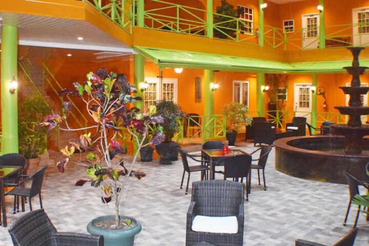 Hotel Exterior 18 of 21