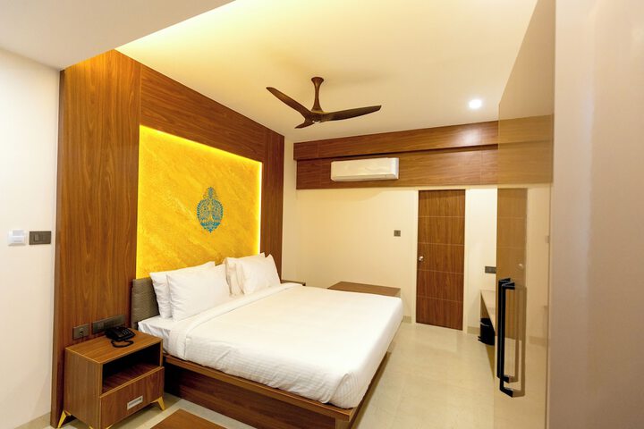 Room 5 of 12