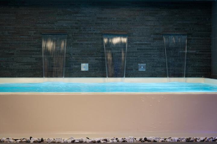 Pool 32 of 71