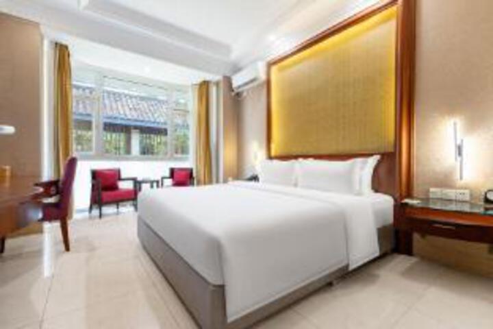 Room 10 of 11