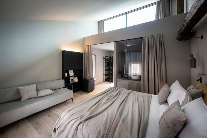 Room 27 of 88